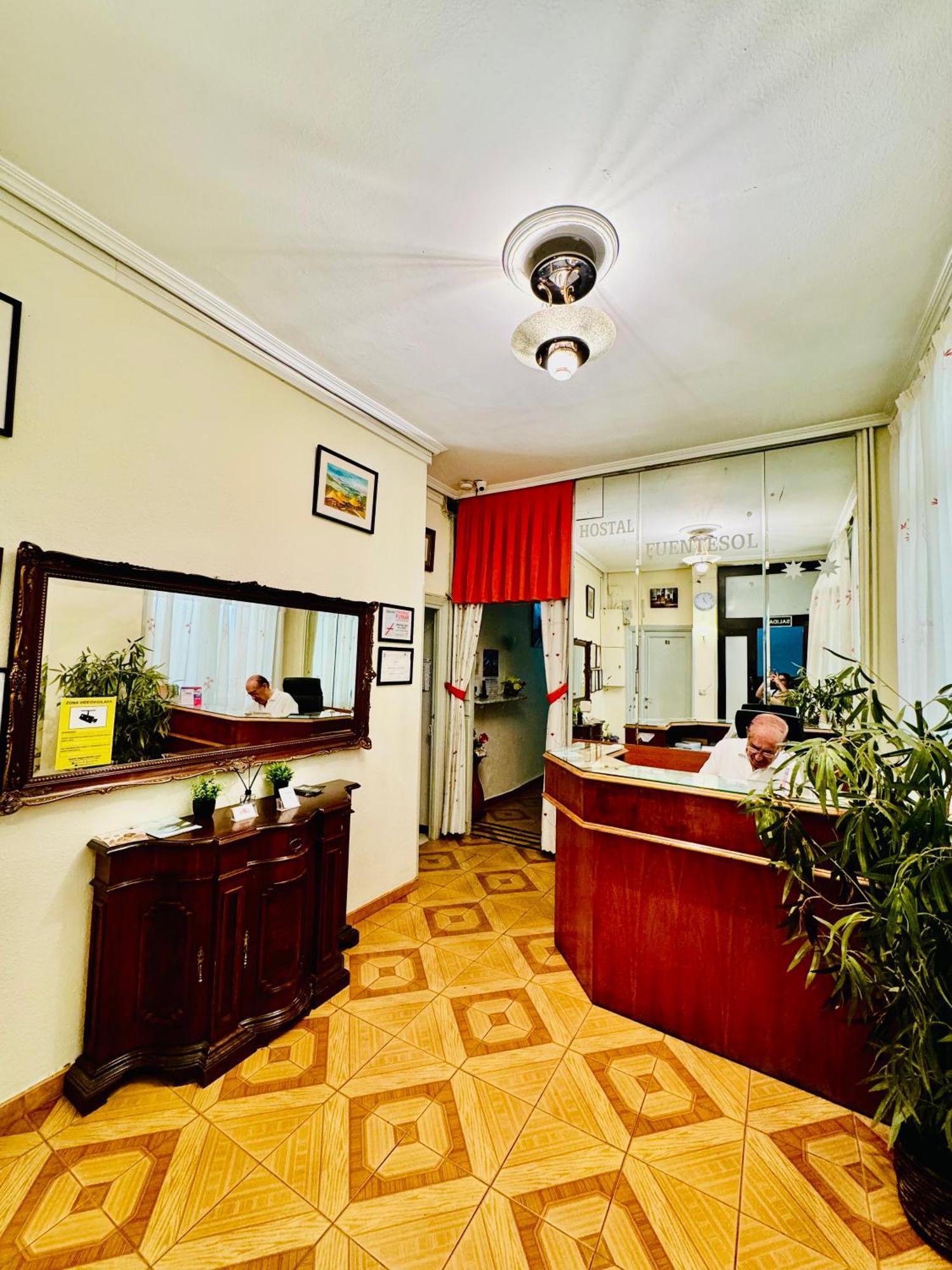 Hostal Fuentesol Μαδρίτη Εξωτερικό φωτογραφία