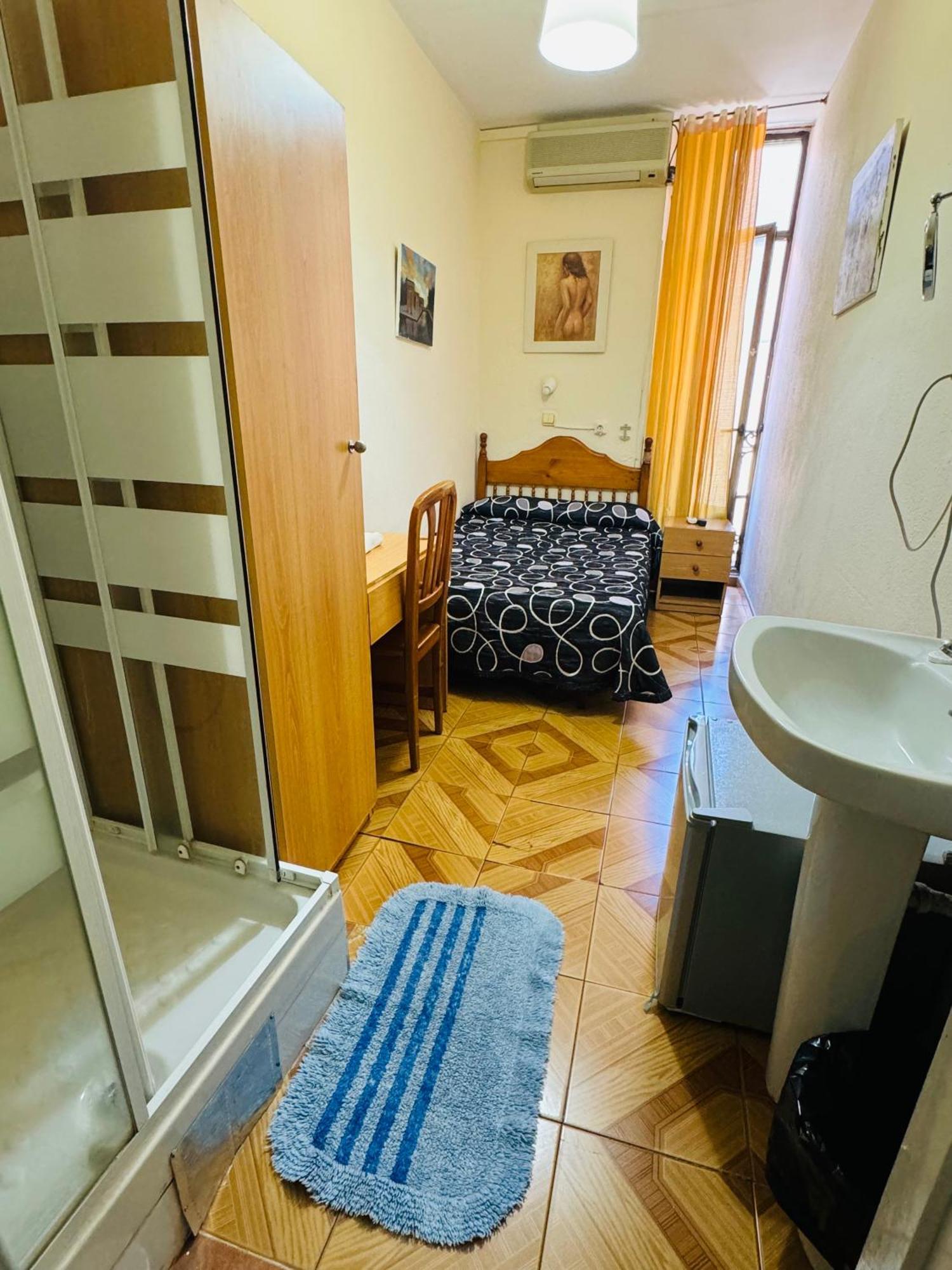 Hostal Fuentesol Μαδρίτη Εξωτερικό φωτογραφία