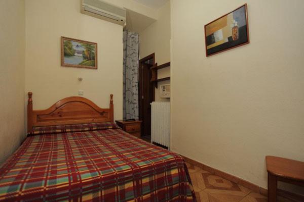 Hostal Fuentesol Μαδρίτη Εξωτερικό φωτογραφία