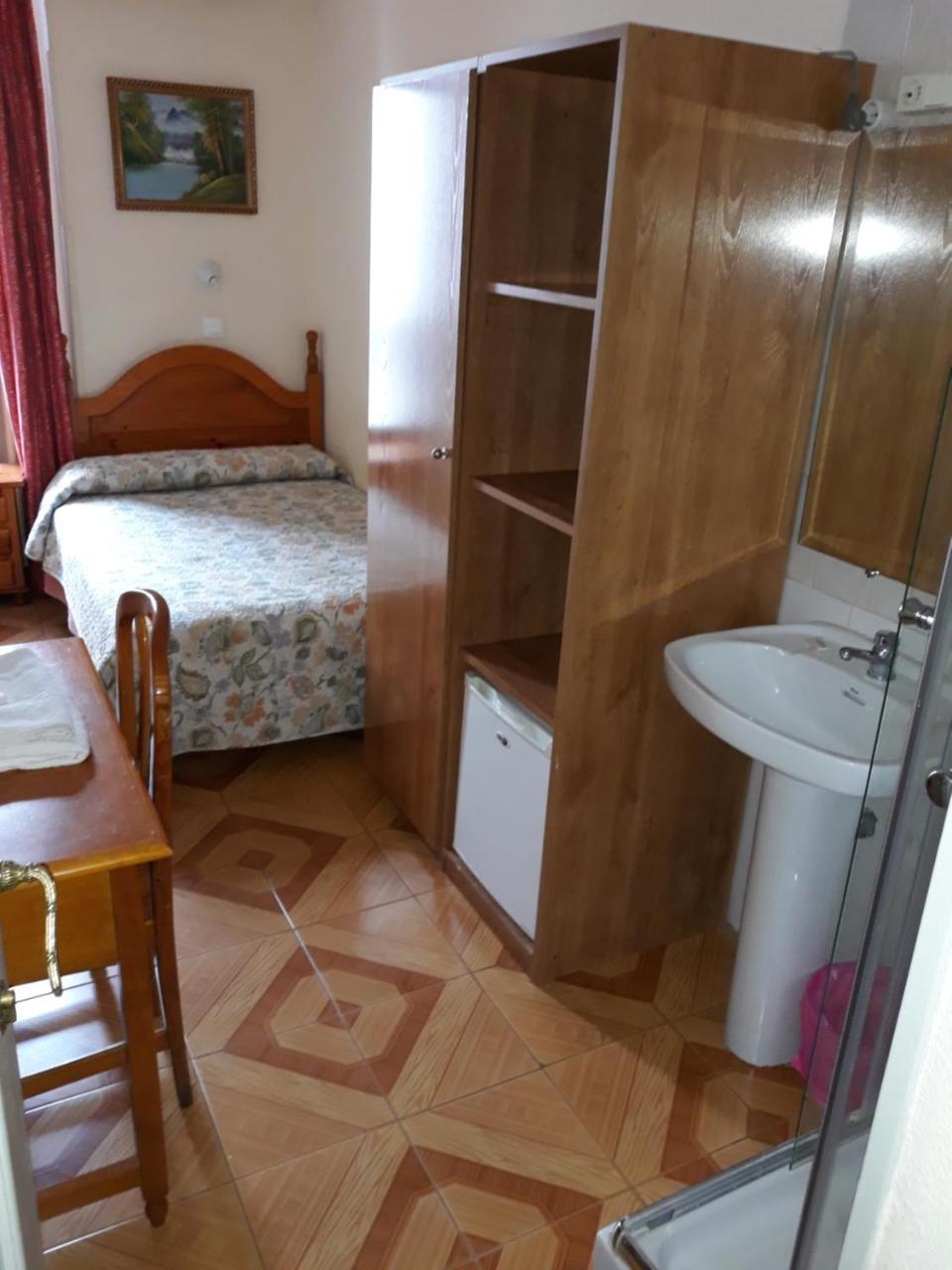 Hostal Fuentesol Μαδρίτη Εξωτερικό φωτογραφία