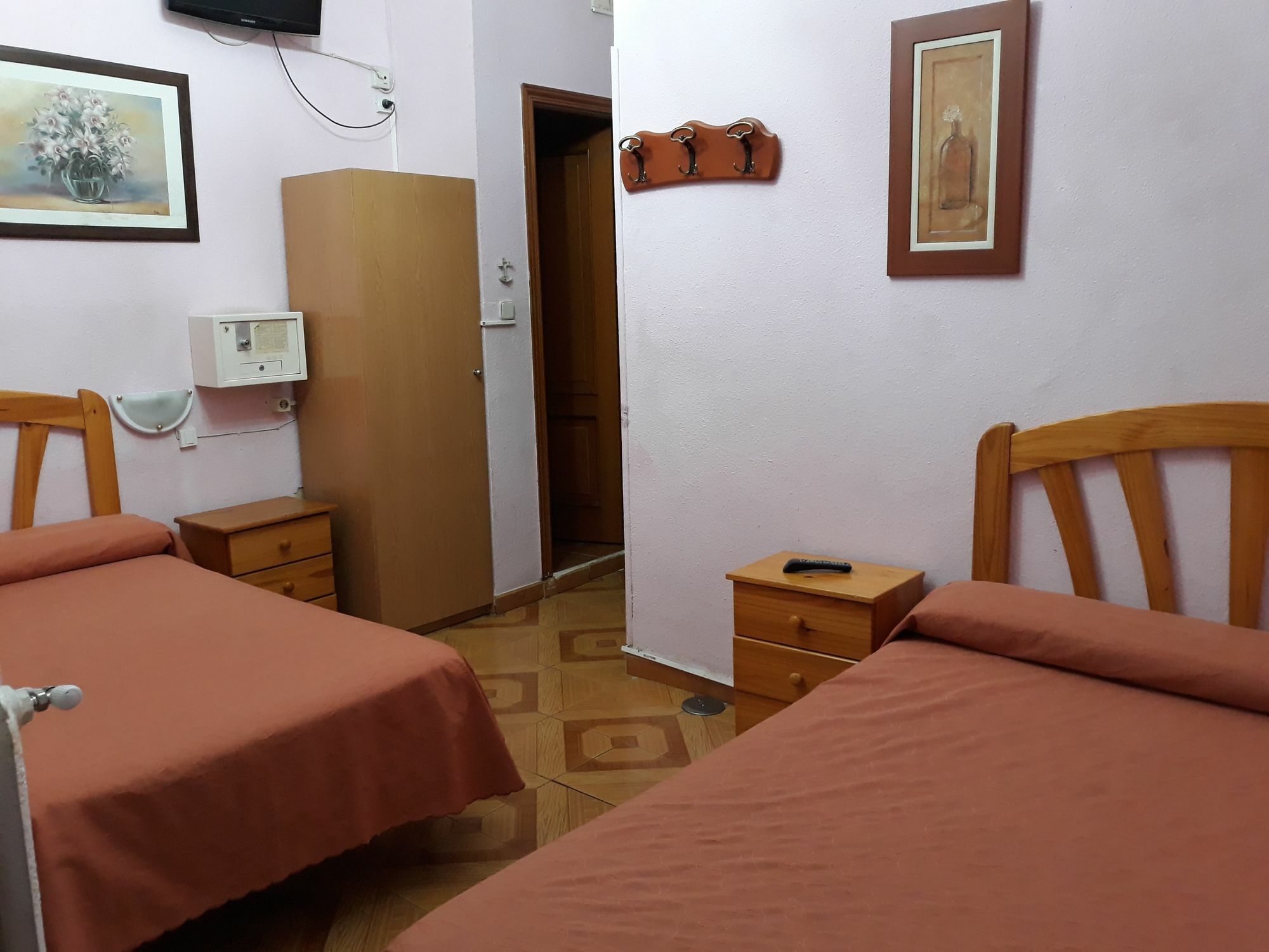 Hostal Fuentesol Μαδρίτη Εξωτερικό φωτογραφία