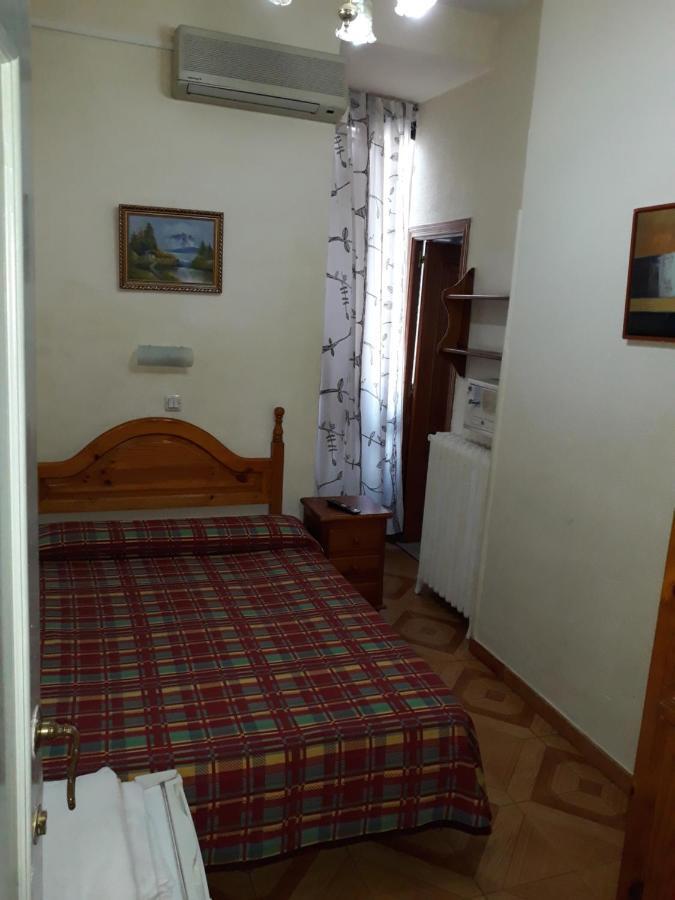 Hostal Fuentesol Μαδρίτη Εξωτερικό φωτογραφία